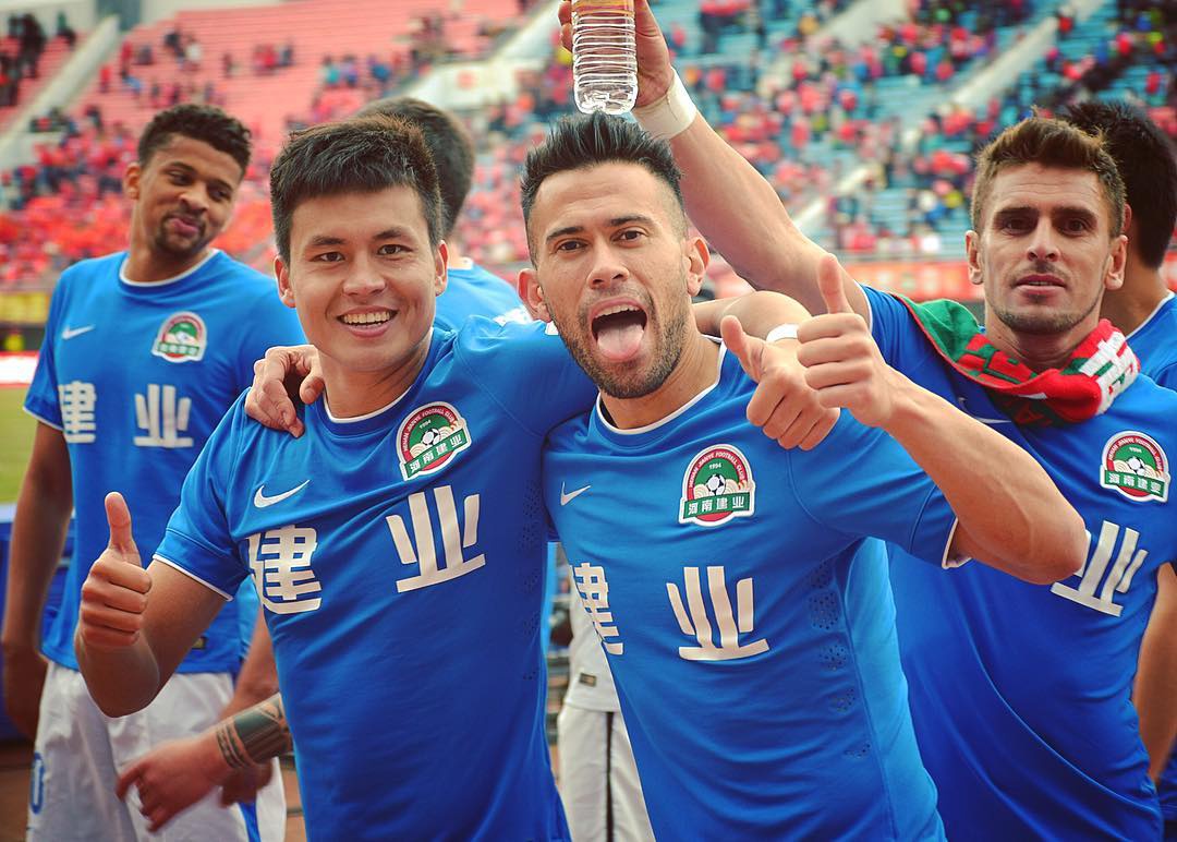 爱游戏入口转会期底特律活塞内部沟通：中超节点到来，话题不断，控场能力受关注(美国底特律活塞队)